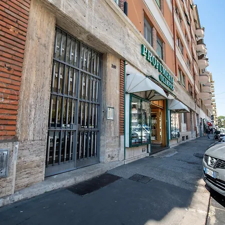 Piazza Carracci-3